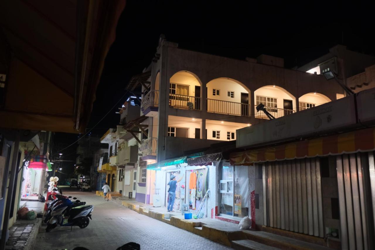 Hotel Marcianito Isla Mujeres Exterior photo